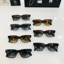 Picture of Versace Sunglasses _SKUfw55116787fw